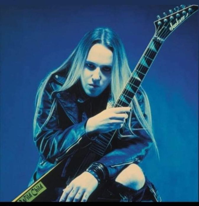 Уроки игры на гитаре, вокалу и экстрим вокалу.