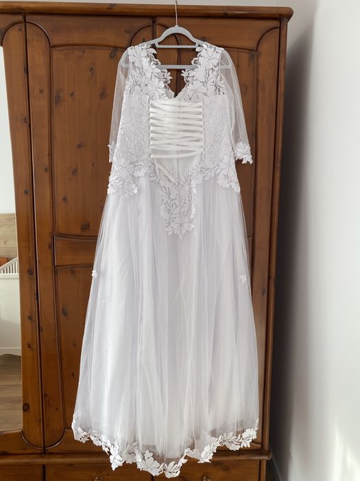 Rochie de mireasă cu corset reglabil si cerc