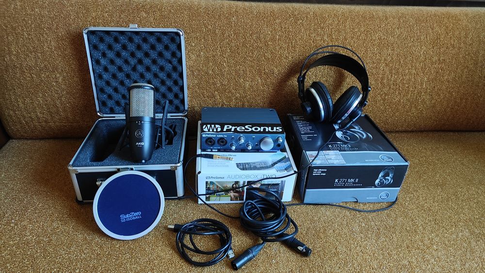 Професионално студийно ниво: Комплект AKG P420 + PreSonus AudioBox iTwo + AKG K240 (Като нов)