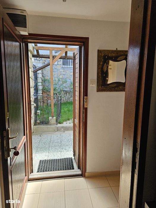 Garsoniera frumoasa si linistita la 10 min de Piata Sfatului