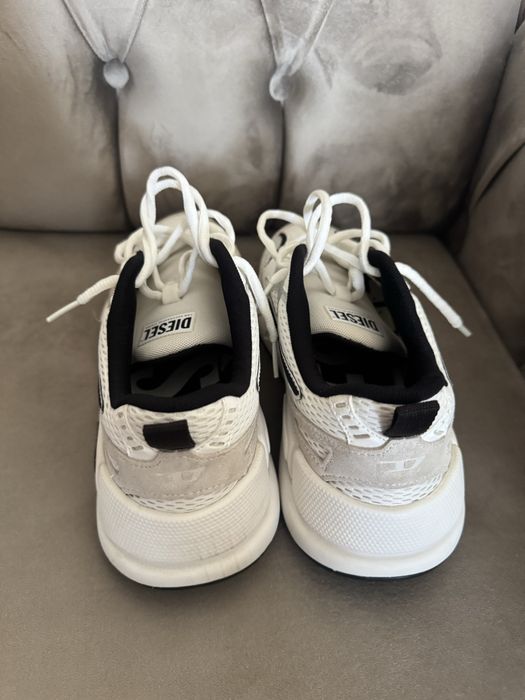 Vand adidasi Diesel noi