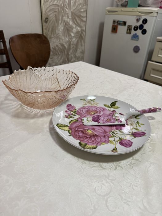 Продаю  посуду в коробке