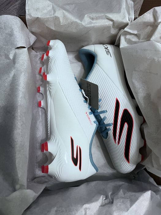 Ghete de fotbal cu crampoane Skechers noi nr.40 si 41