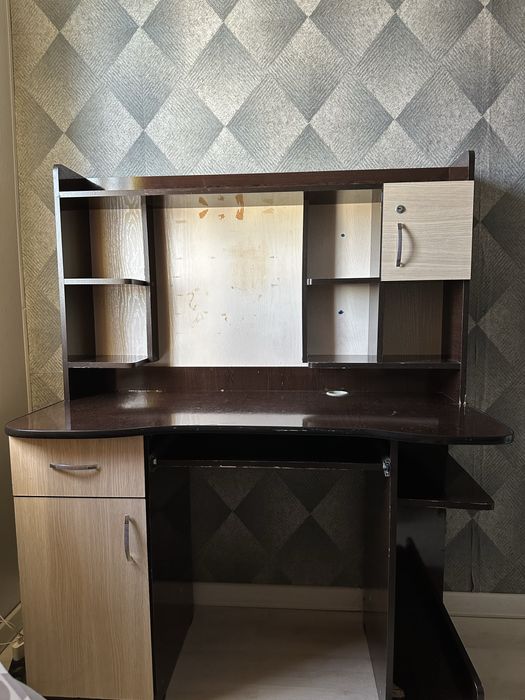 Продам письменный столик