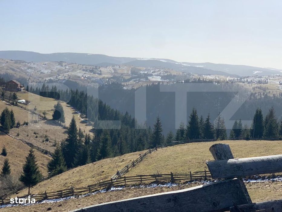 Teren intravilan, front la strada, 3321mp, utilitati, Marisel