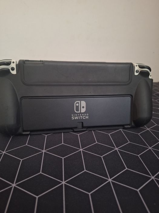 Vând Nintendo Switch Oled
