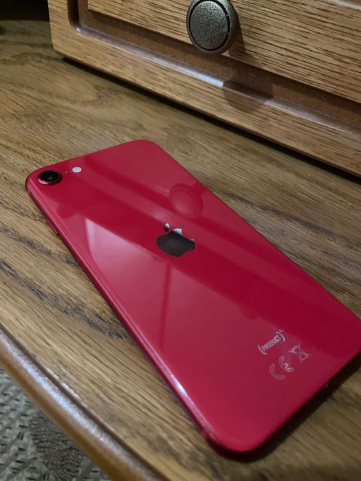 Продам Iphone SE 2020