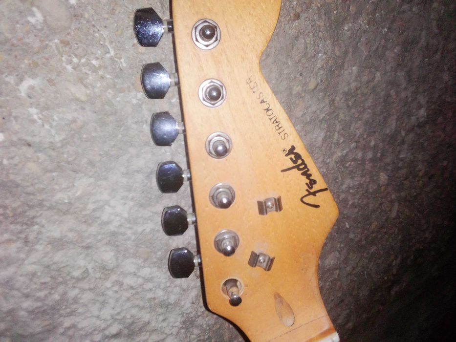Продам Fender Stratocaster