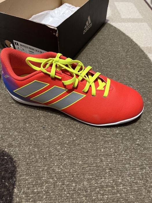 маратонки adidas за футбол