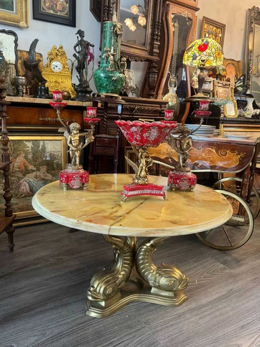 Masă rotundă vintage cu blat de onix natural cu nervuri spectaculoase