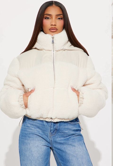 Бежово пухено яке