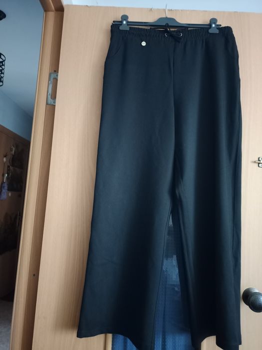 Продам брюки, комбинезон,платья 54р.