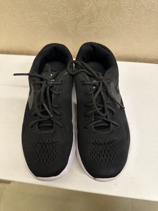 Продам кроссовки детские