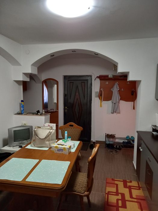 Apartament 2 camere decomandat.