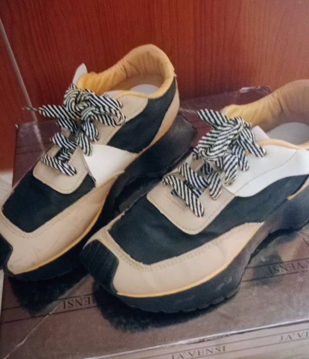 Продам кроссовки