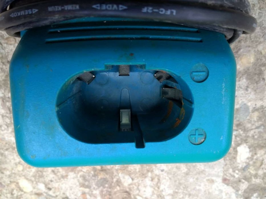 Vând încărcător Makita 7,2--14,4V