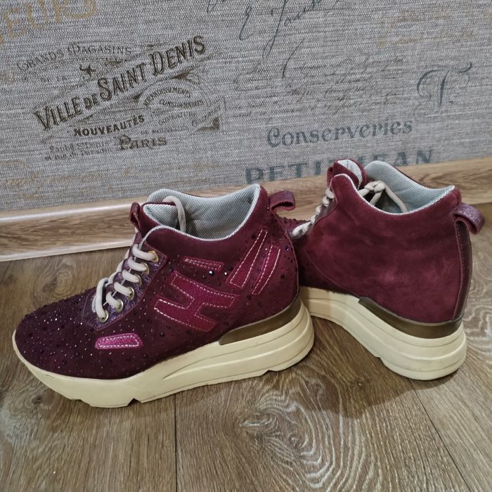 Кроссовки замшевые