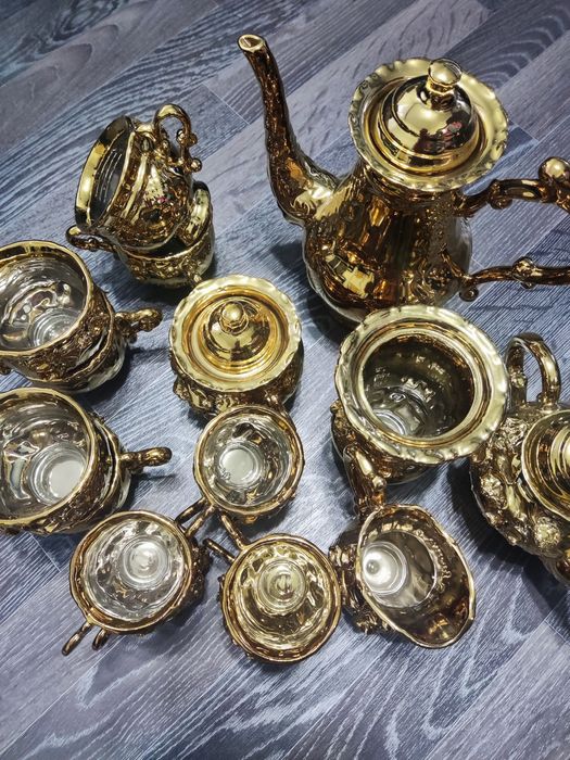 Продаю новый сервиз  . Красивый яркий , на подарок красиво