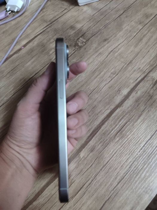 Iphone 15 pro max natural