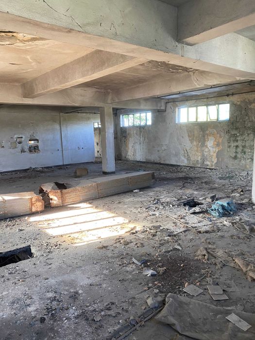 De vanzare/inchiriere Cladire P+E si teren aferent