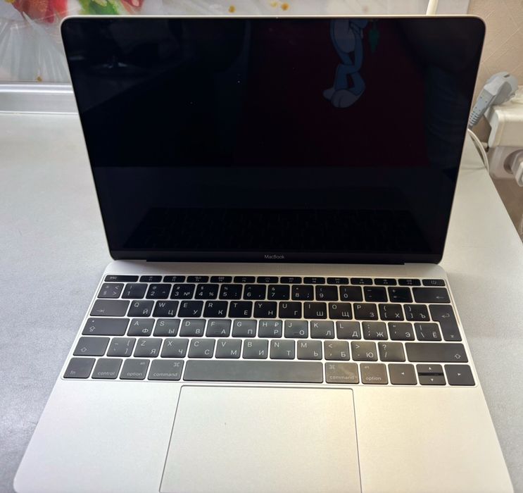 MacBook 12/треб.ремонт либо на запчасти