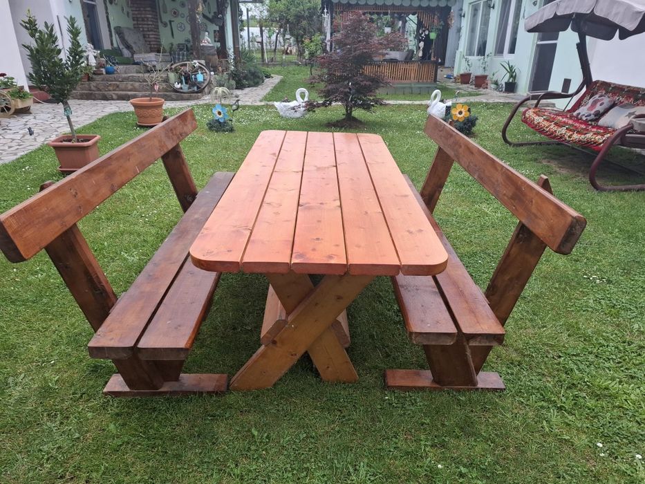 Set masă de grădină din lemn de duglas masiv + 2 bănci cu spătar – realizat la comandă