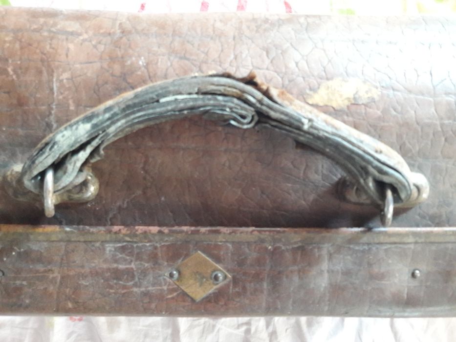 Ретро кожен куфар и мукавени