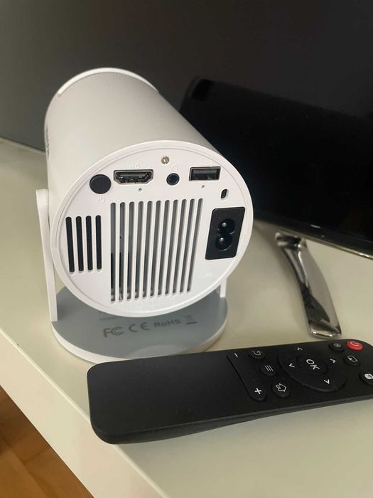 Преносим смарт мултимедиен проектор XMART MPP-40