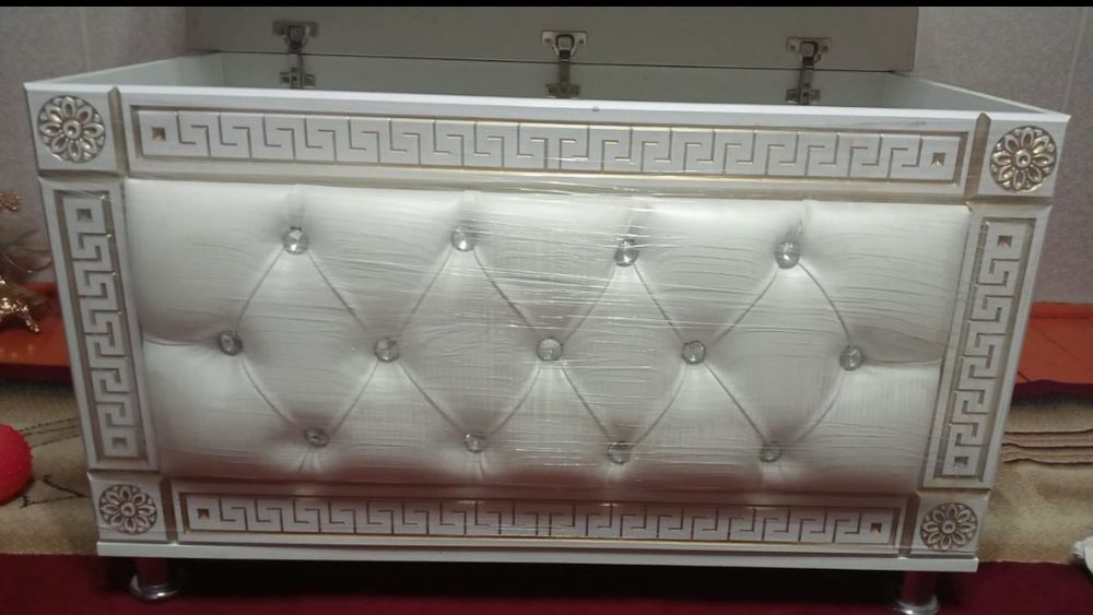 Спальный гарнитур и сундук