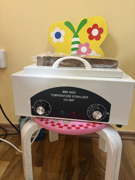 Masa de unghii cu aspirator incorporat si altele