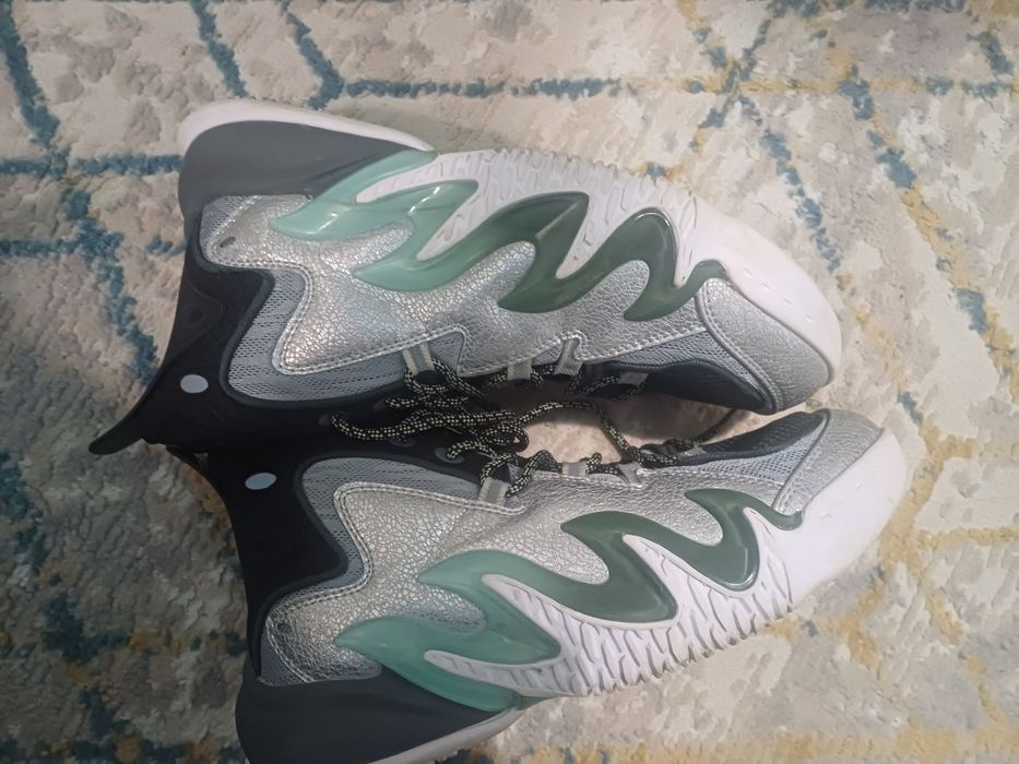 Кроссовки для баскета