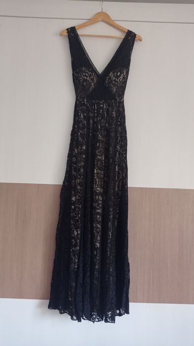 Vând Rochii lungi , elegante.