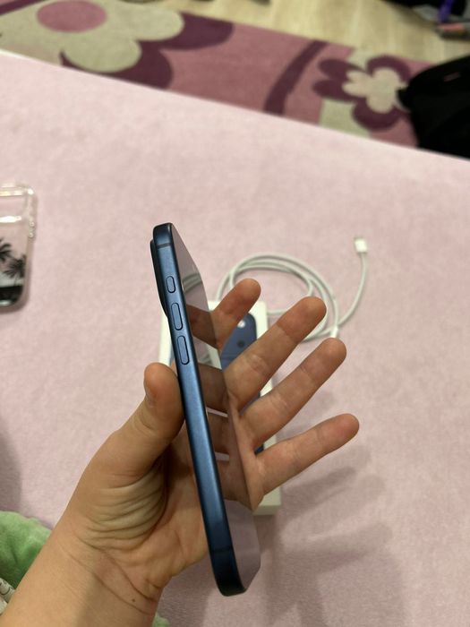 Iphone 17 pro,голубой