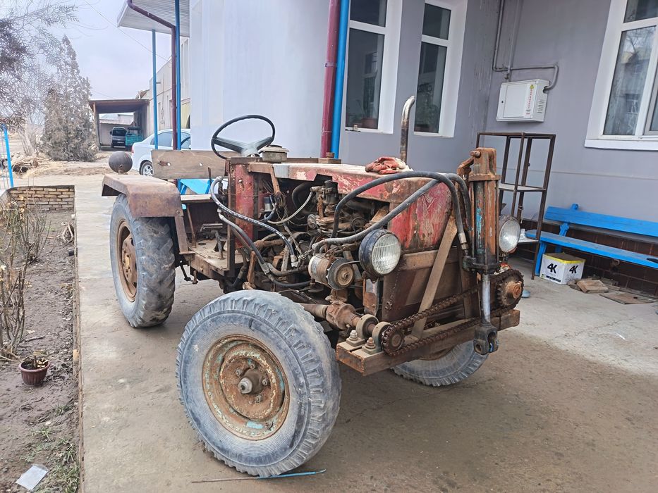 Mini traktor sotiladi