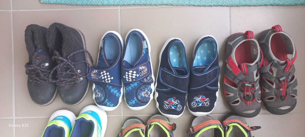 Детски сандали и пантофи