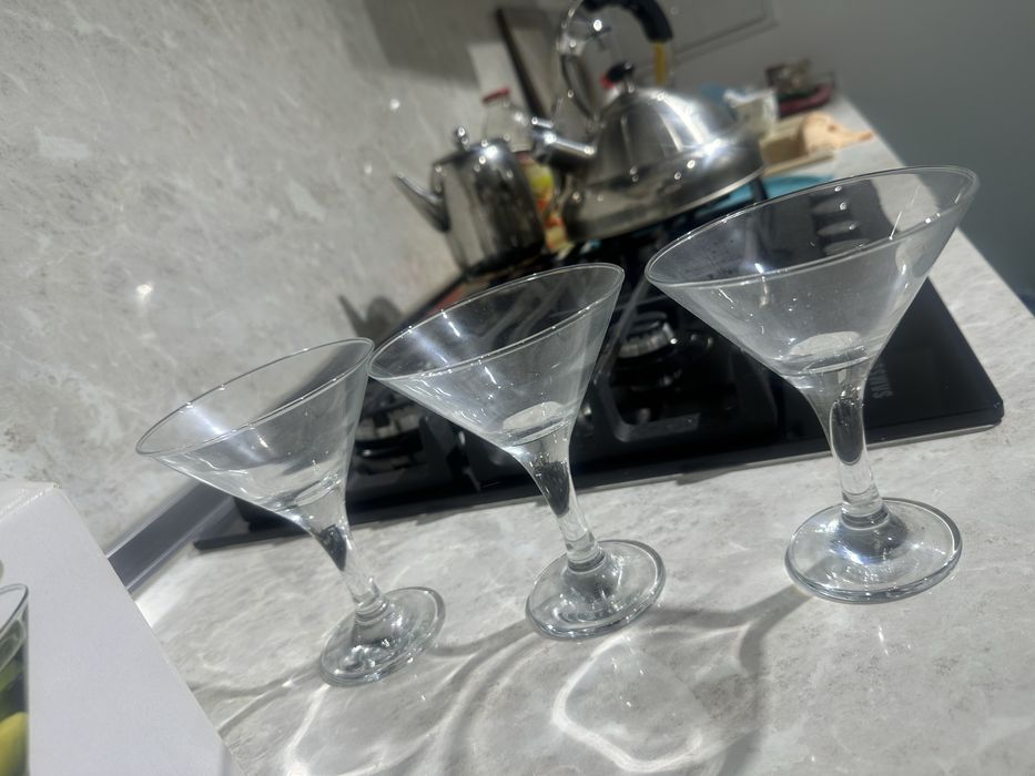 Бокал для Мартини и коктейль