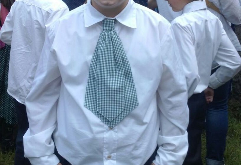 Cămașă albă cu cravată