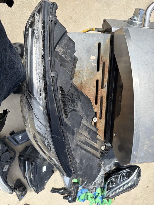 Ляв фар Aufi A4 B9