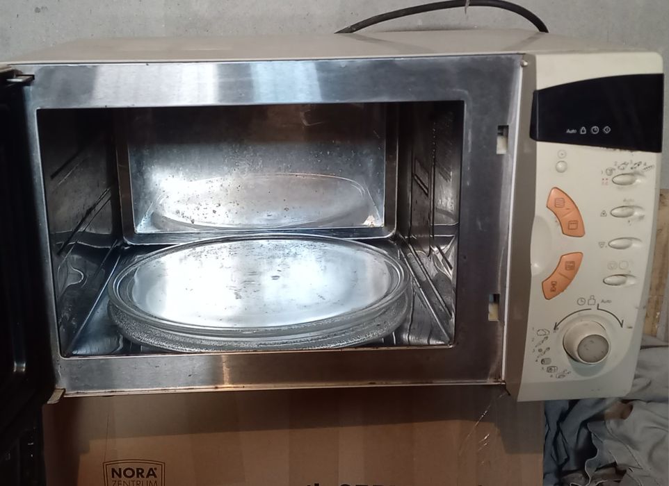 Голяма микровълнова фурна LG с много функции