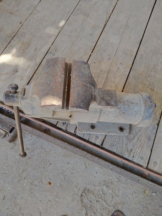 Тиски советские.