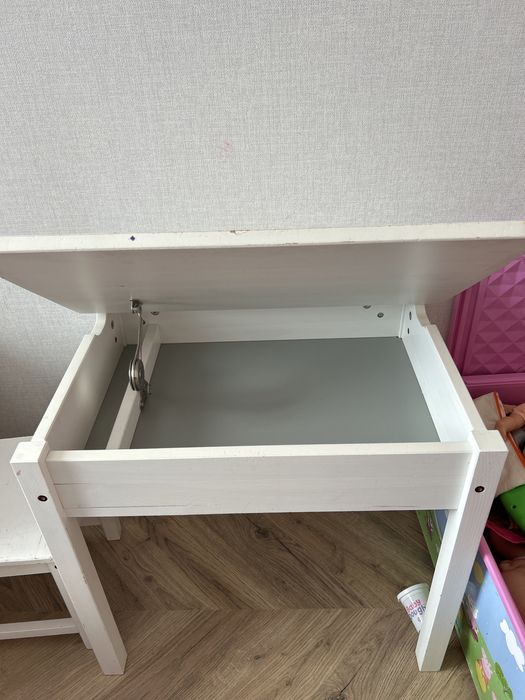Продам б/у детский столик со стульями икеа