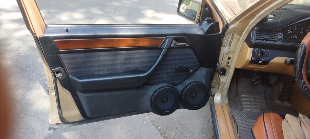 Продаётся Mercedes-Benz W124, 1988 года выпуска.