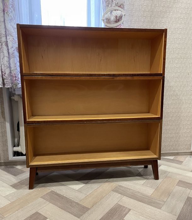 Продам шкаф-стеллаж.