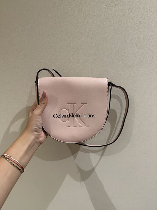 Нова чанта Calvin Klein Guess