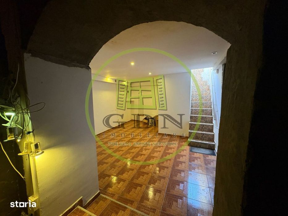Spatiu comercial, parter + demisol, 51 mp, Zona Centrala