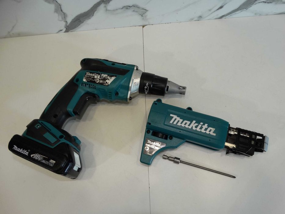 Makita DFS452 + магазин  - Винтоверт за гипсокартон