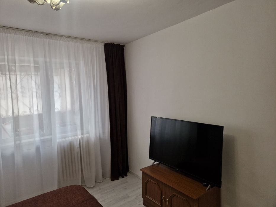 Vand camera stil garsoniera  cu baie si bucatarie proprie