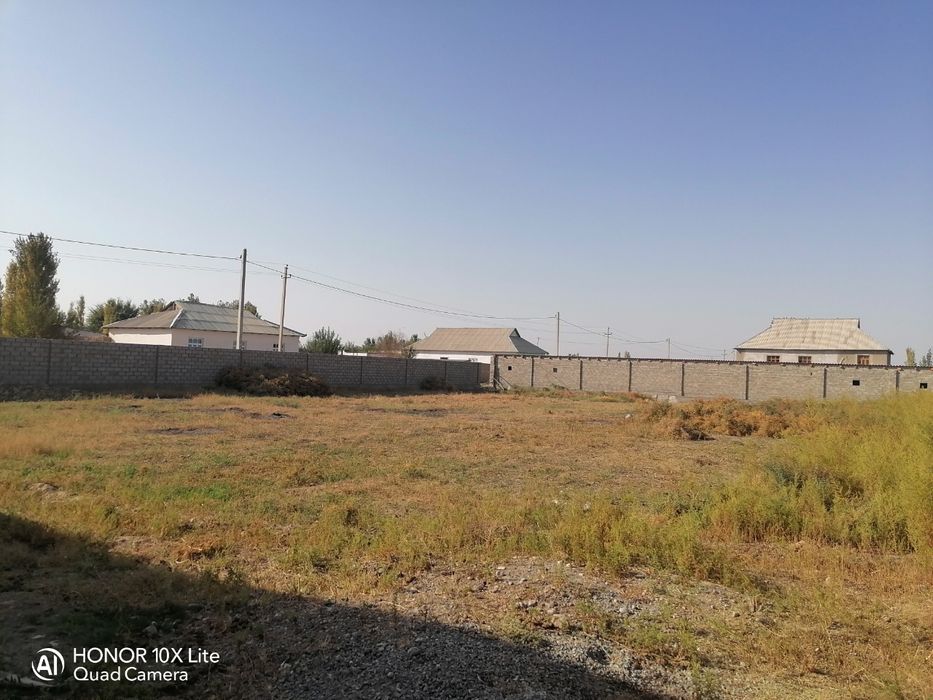 Hovlili Uy sotiladi 8 xonali