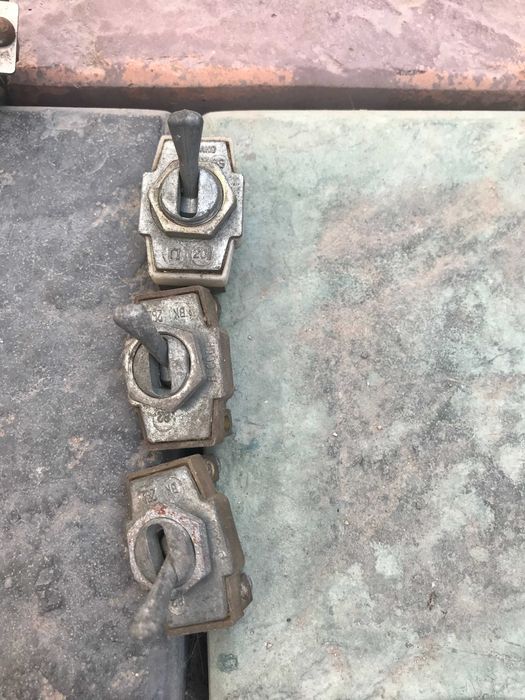 Тумблеры (переключатели)