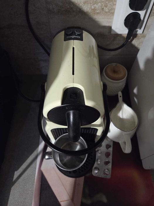 Aparat cafea nespresso  magimix capsule